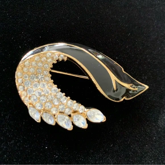 VINTAGE Crown Trifari Brooch - Picture 2 of 12